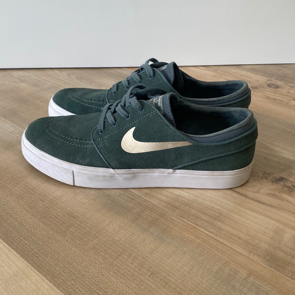 Nike Janoski green suede 9 EUC
